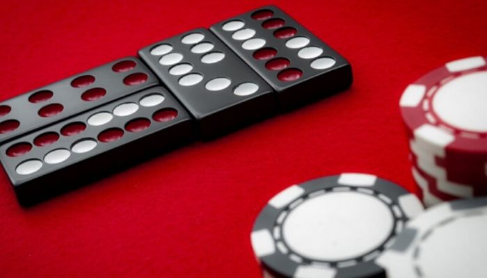 Domino Online